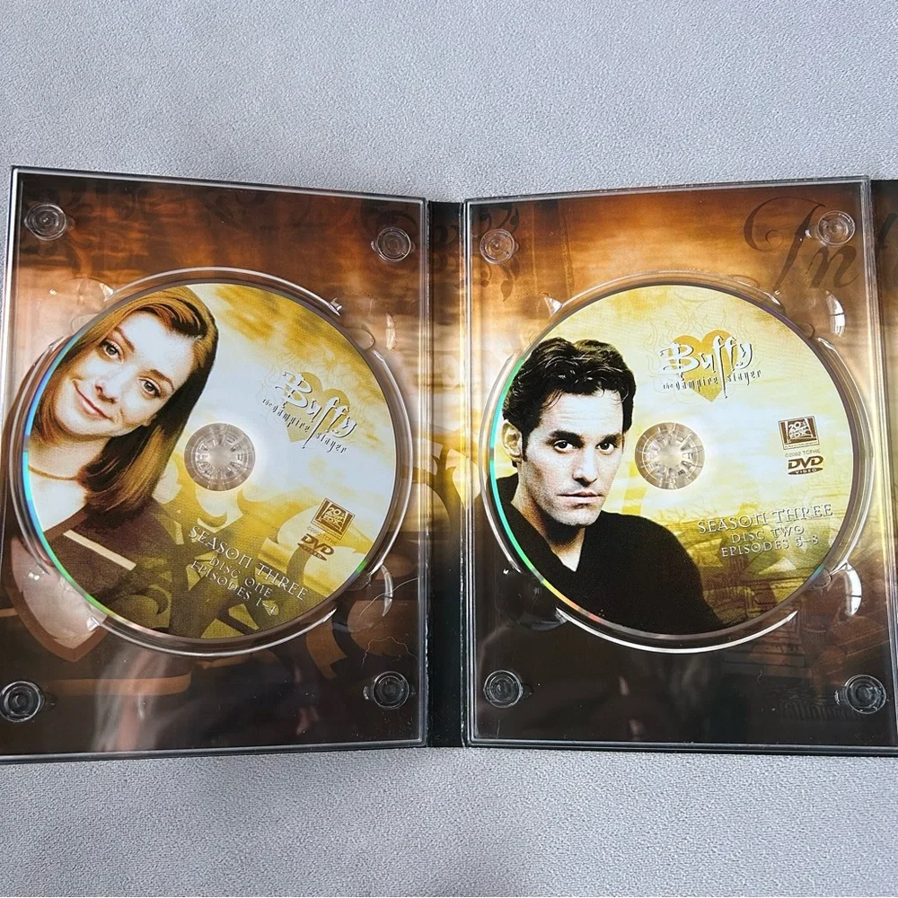Buffy The Vampire Slayer ~ The Complete Third Season on DVD - Picture 4 of 8